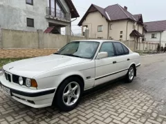 Număr de înmatriculare #UNBB880 - BMW 5 Series. Verificare auto în Moldova