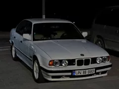 Номер авто #unbb880 - BMW 5 Series. Проверить авто в Молдове