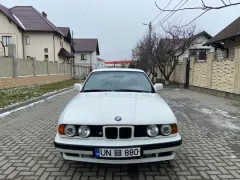 Номер авто #UNBB880 - BMW 5 Series. Проверить авто в Молдове